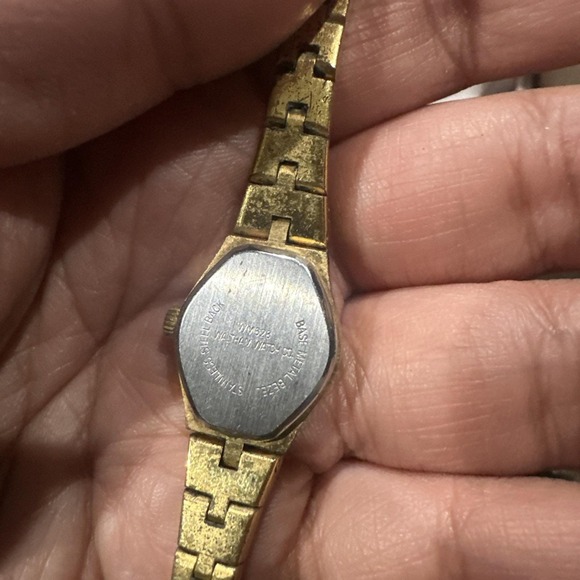 Working Vintage Waltham Quartz Watch 17mm Gold Tone Bracelet Ladies Fit 7in Runs - Picture 4 of 8